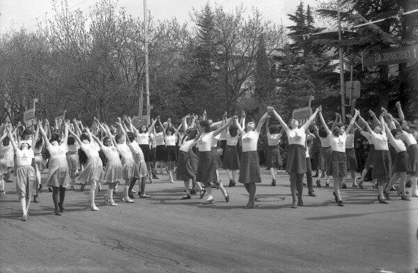 1 мая 1980 года. Учащиеся школы№ 2, показывали композицию к Олимпиаде 1980 г в Москве