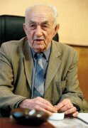 Эдуард Кокойты поздравил с 85-летием Председателя Общественной палаты РЮО Знаура Гассиева