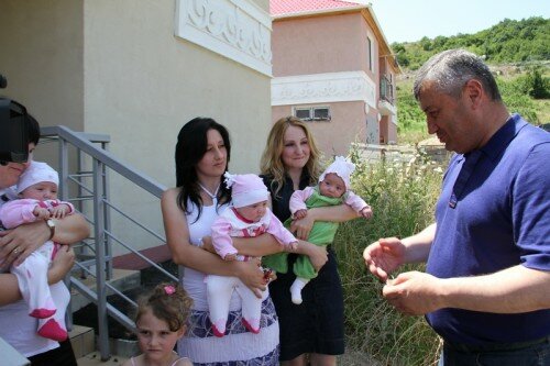Президент Южной Осетии Эдуард Кокойты с членами правительства совершил инспекционную поездку по объектам восстановления