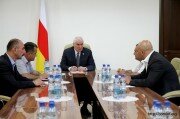 Президент Южной Осетии встретился с лидерами партий, прошедших в парламент нового созыва