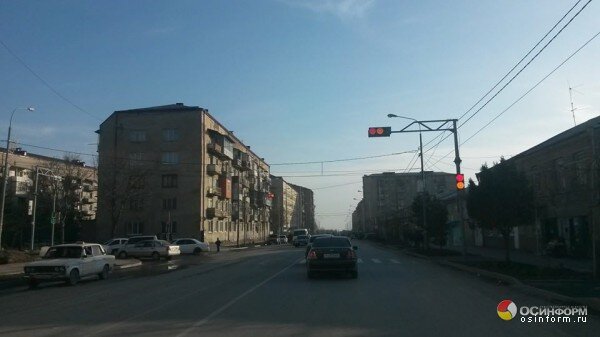 Фото дня : Современные светофоры на углу Мамсурова и Пр.А.Джиоева