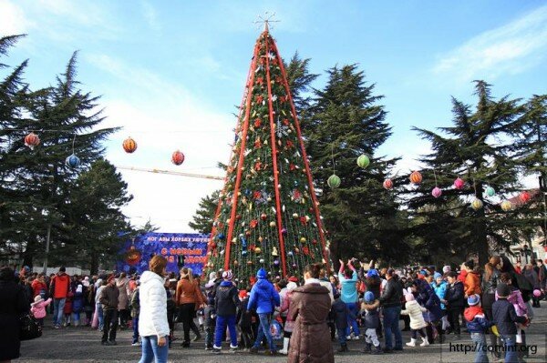 В Цхинвале открылась главная елка Республики