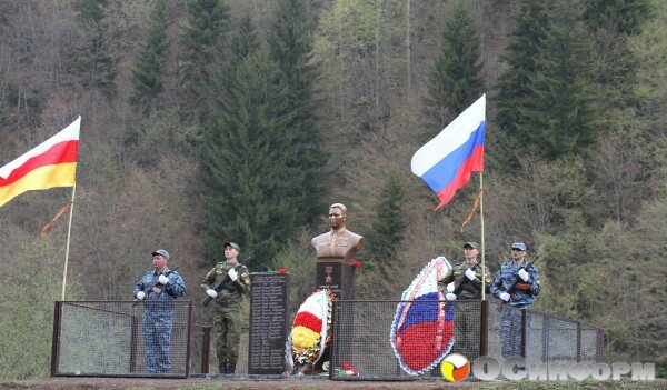В Южной Осетии открыли памятник Герою Советского Союза Алексею Остаеву