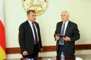 Леонид Тибилов и Анатолий Бибилов подписали заявление по вопросу о переносе референдума