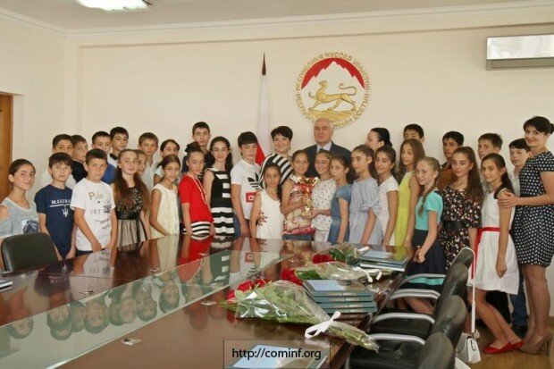 Президент Южной Осетии встретился с обладателями Гран-при международного фестиваля «Черноморский Олимп»