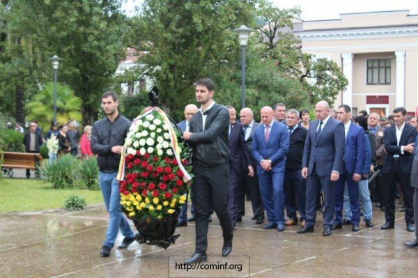 Делегация Южной Осетии почтила память воинов-освободителей в Сухуме