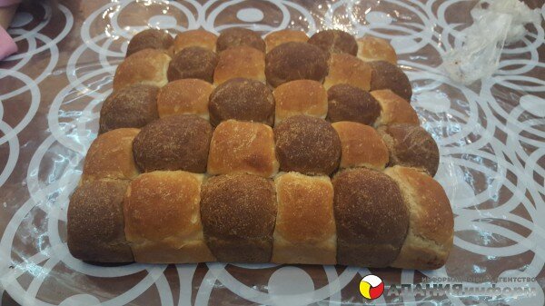 Фото дня : Цхинвальский хлеб "Шахматная доска"