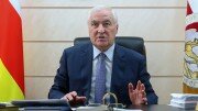 Лидер Южной Осетии посетит Москву перед выборами