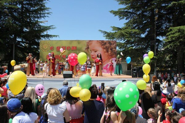 1 июня во Дворце детского творчества пройдёт праздник « Вместе дружная семья!»