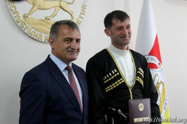Президент Южной Осетии удостоил госнаград представителей различных сфер деятельности