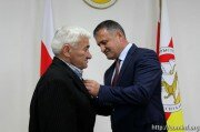 Президент Южной Осетии поощрил сотрудников миротворческих сил