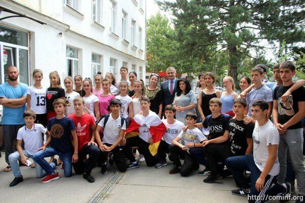 Бибилов поздравил ансамбль «Кафт» с победой на конкурсе в Болгарии