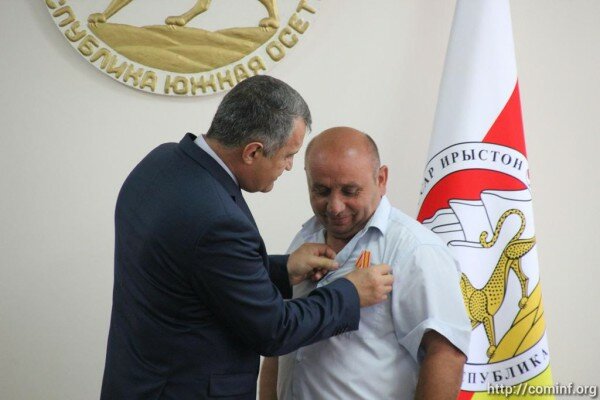 Награждение основателей государственности Южной Осетии. Фото