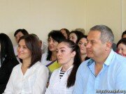 Президент Южной Осетии поздравил работников санэпидстанции с профессиональным праздником
