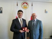 Глава МИД Южной Осетии наградил медалью посла республики в Приднестровье