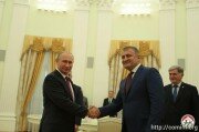 Анатолий Бибилов поздравил президента России с наступающим Новым годом и Рождеством