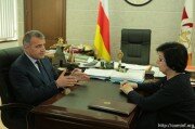 Президент обсудил с главой ЦИК вопрос подготовки к выборам депутатов в Южной Осетии