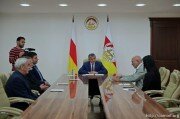 Президенту Южной Осетии предложили восхождение на пик "Алания"