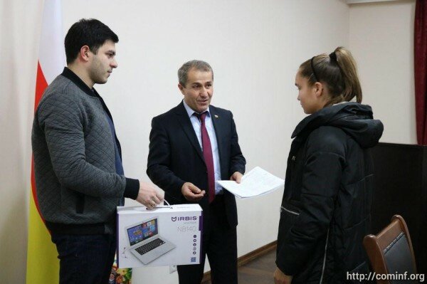Коммерческий банк Южной Осетии проводит новогоднюю благотворительную акцию для детей-сирот