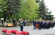 В Сталинире состоялось возложение Гирлянды Славы у Вечного огня