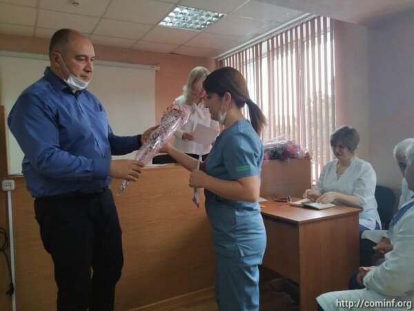 Медицинских работников в Южной Осетии поощрили в честь профессионального праздника