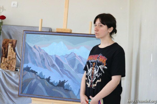 Мастера кисти: трем выпускницам Цхинвальского худучилища присуждена средняя квалификация художника