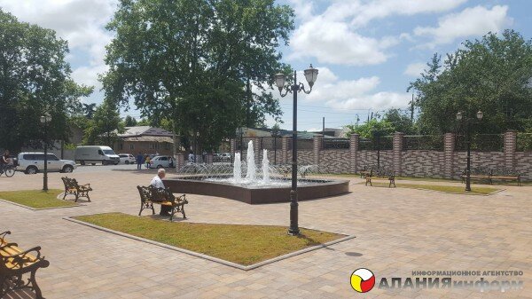 В сквере "Нартов" на Богири заработал фонтан. Сквер сделан администрацией города Цхинвал.