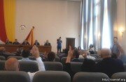 Парламент признал работу правительства Южной Осетии удовлетворительной