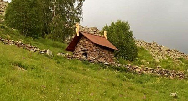 Драконы вернулись: в высокогорье Южной Осетии восстановили святилище Сырх дзуар