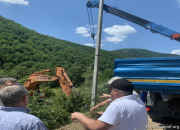 Энергетики прокладывают линию электропередач к водолечебнице "Ныфс" в Южной Осетии